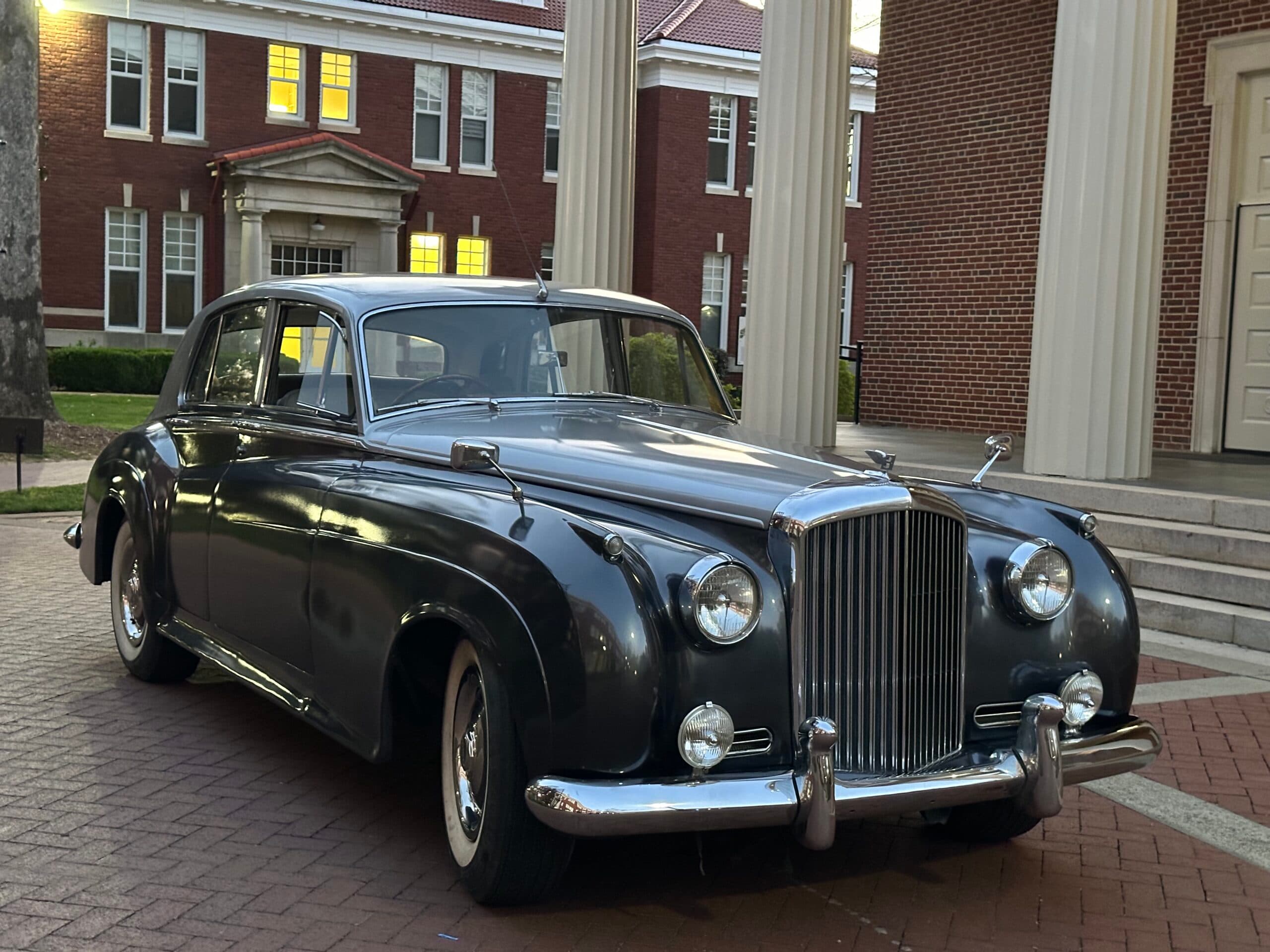 Bentley S2 vehicle