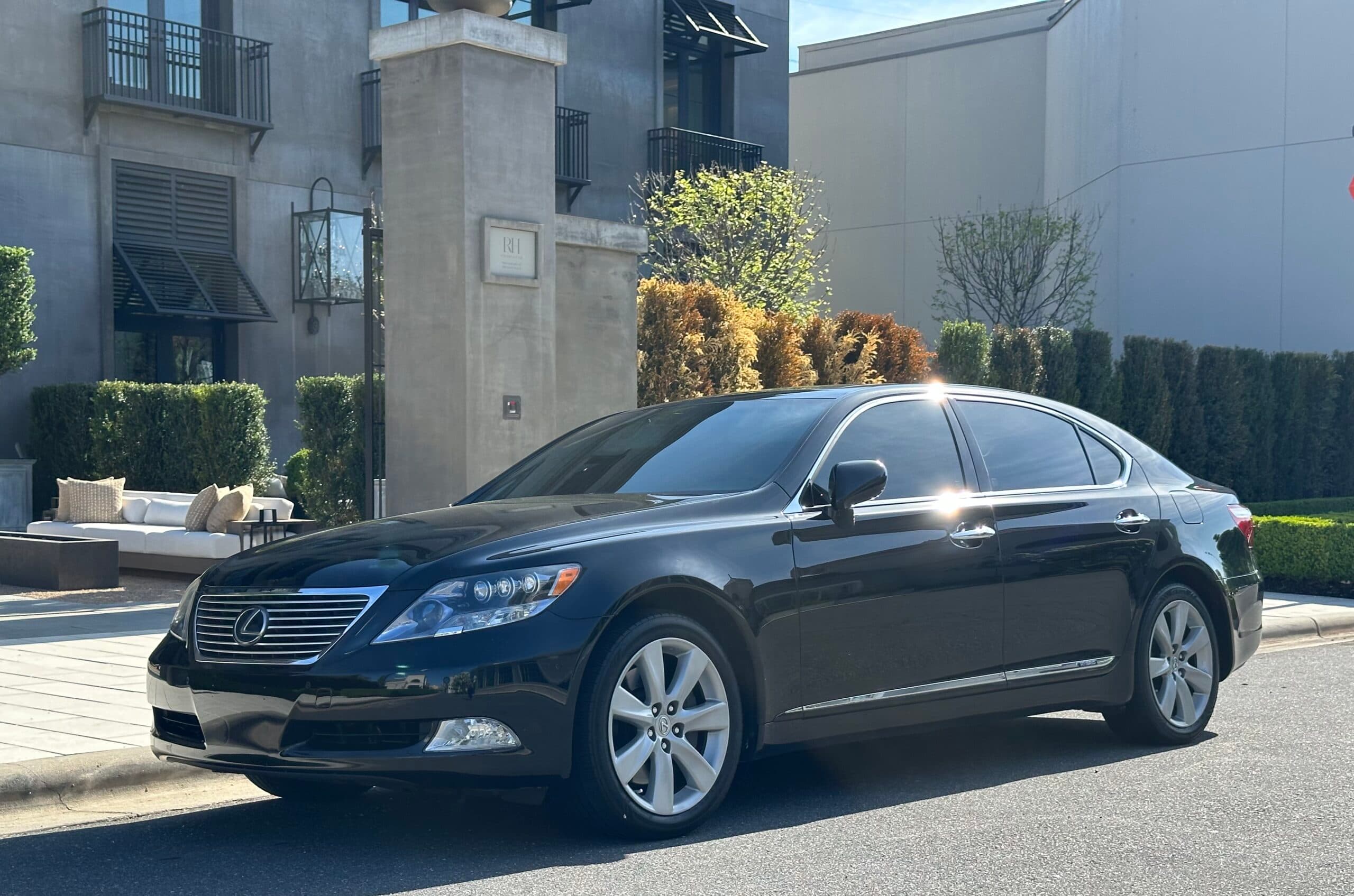 Lexus LS 600h L vehicle