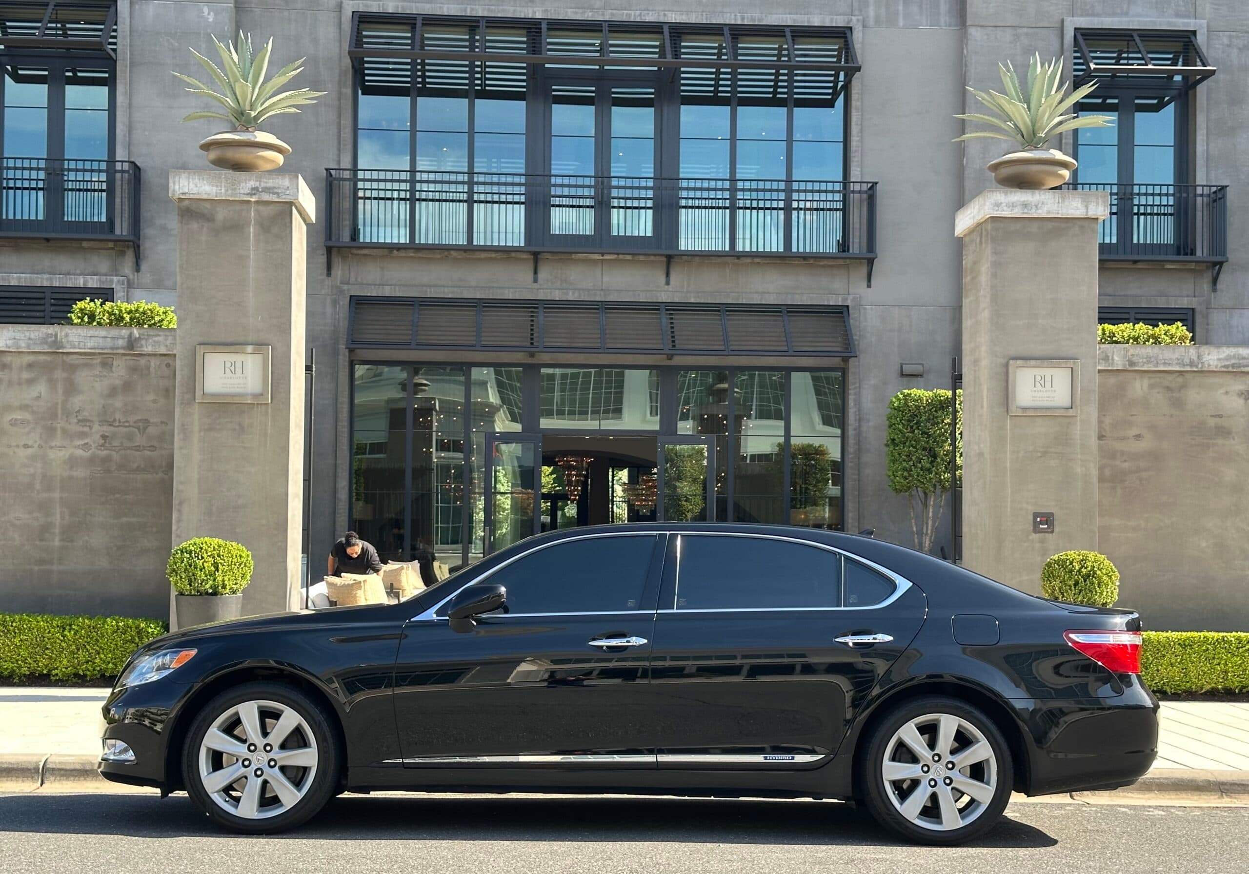 Lexus LS 600h L vehicle