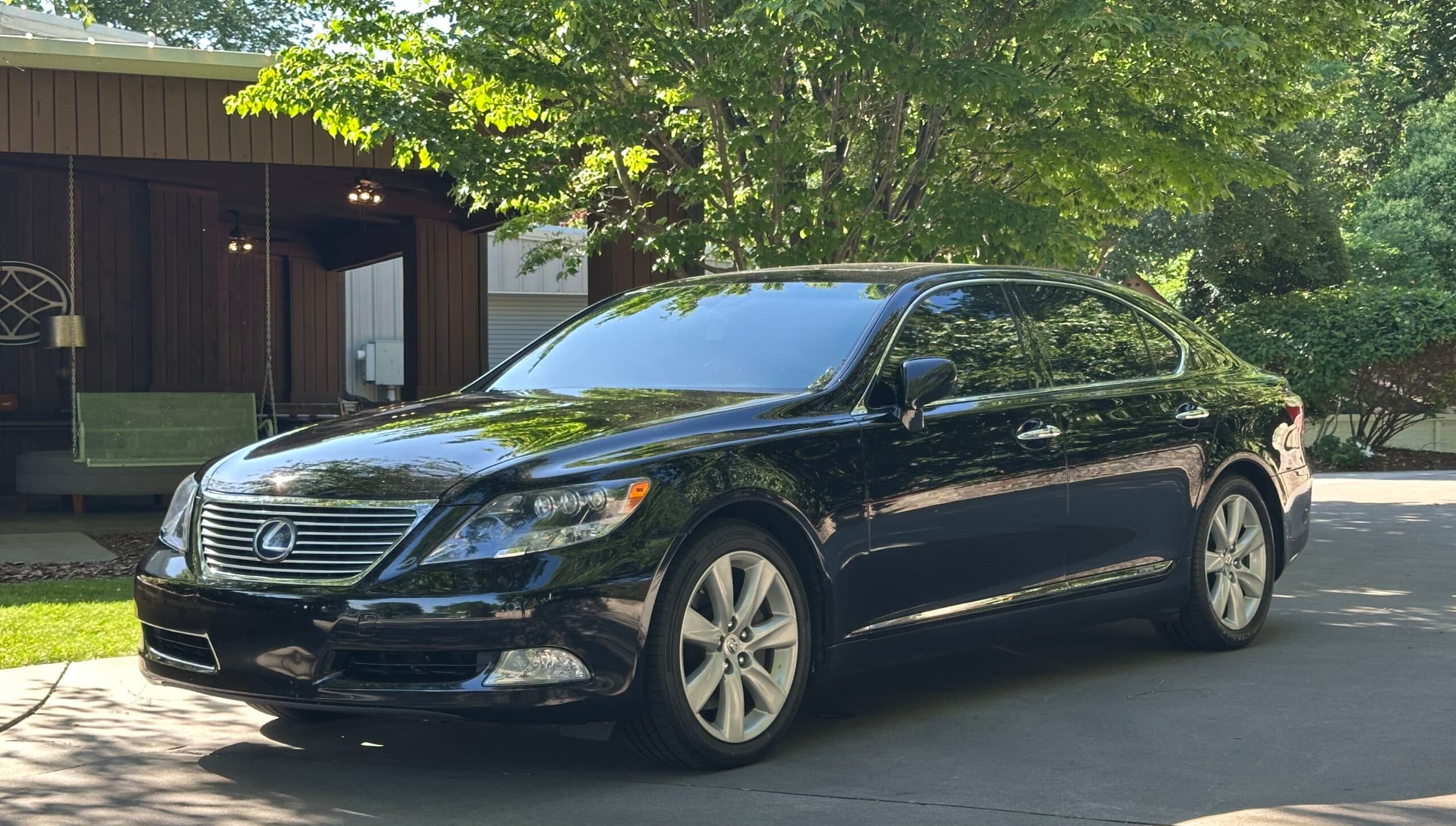 Lexus LS 600h L vehicle